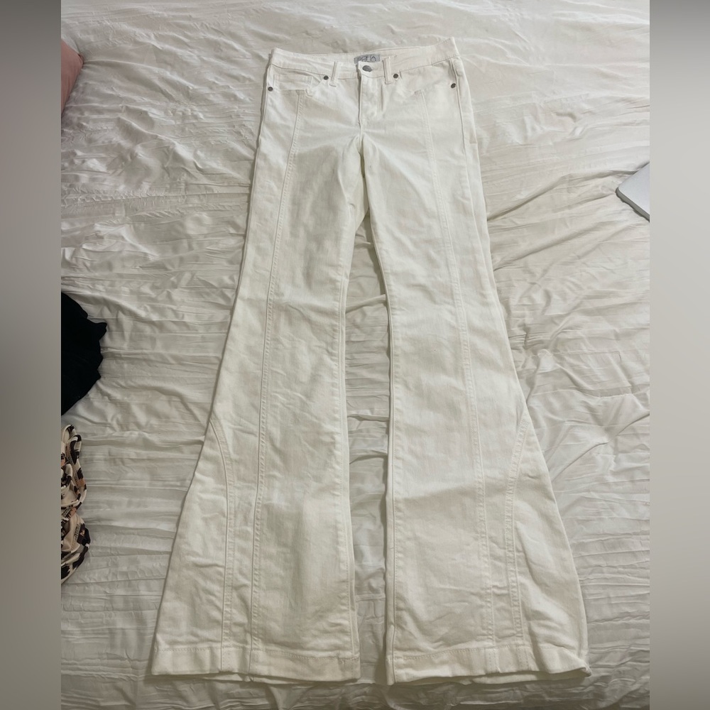 Sofia Jeans Women's Melisa High Rise Seamed Flare Jeans size 2 short white